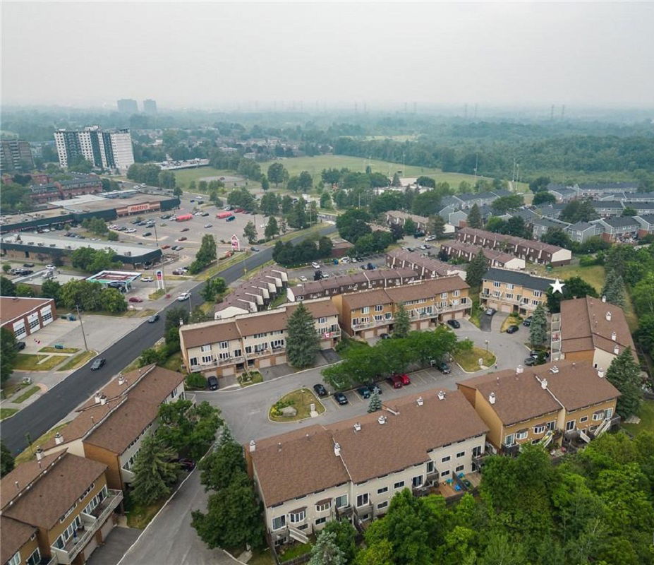 Huntview Private Townhouses, Ottawa, Toronto