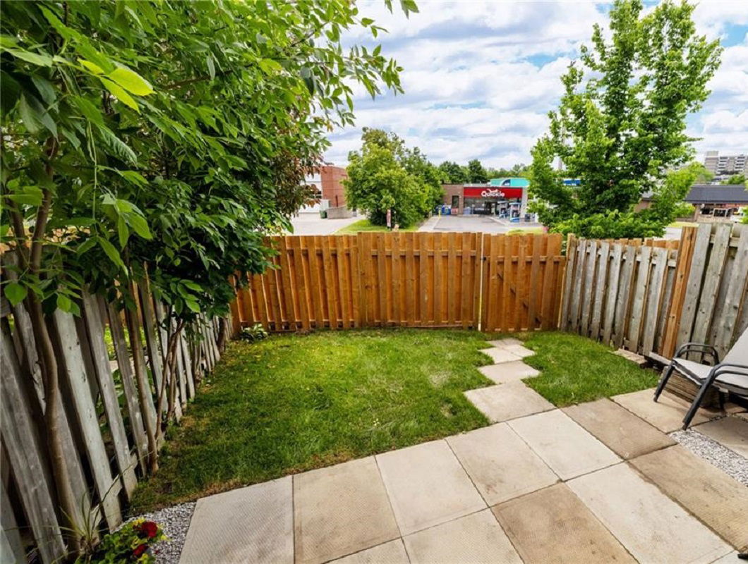 Patio — Meakin Hill I, Ottawa, Toronto