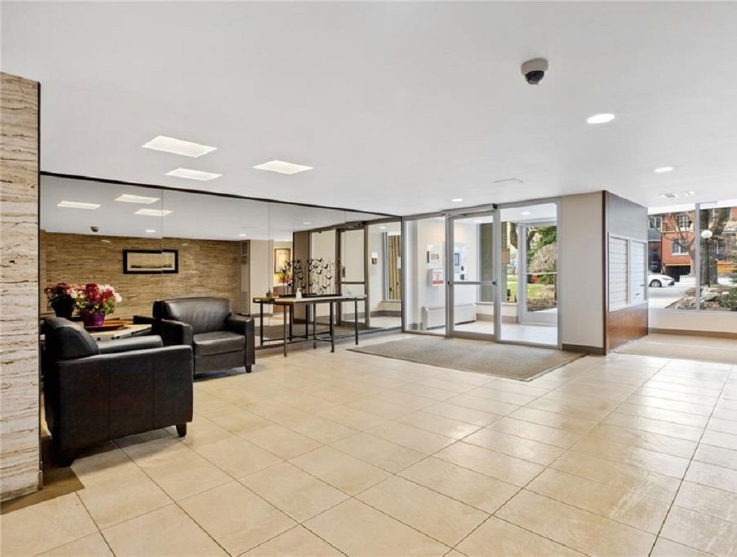 Lobby — Chateau Cartier, Ottawa, Toronto