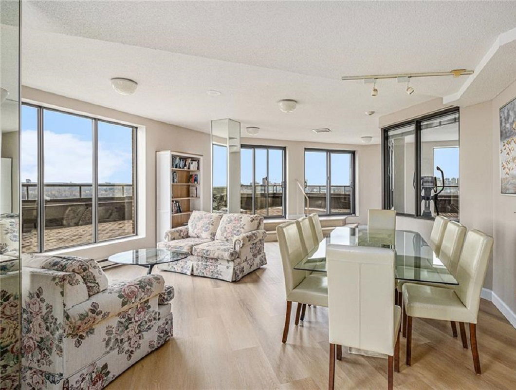 Lounge — Island View, Ottawa, Toronto