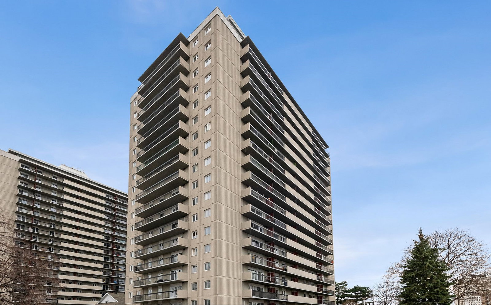 158-158B McArthur Ave, Chateau Vanier Condos