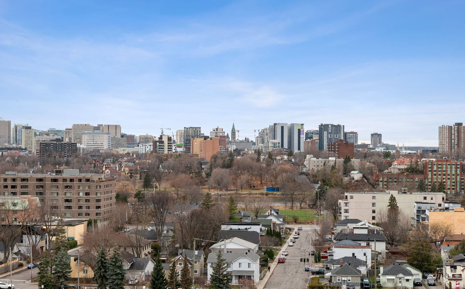 158-158B McArthur Ave, Chateau Vanier Condos, Skyline