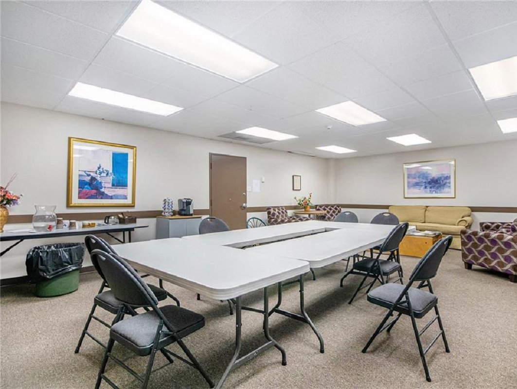 158-158B McArthur Ave, Chateau Vanier Condos, Room