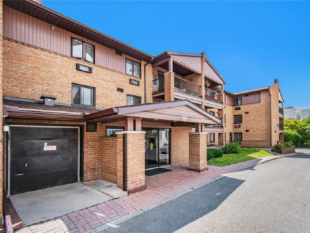 Exterior Side — 316 Savard Avenue, Ottawa, Toronto