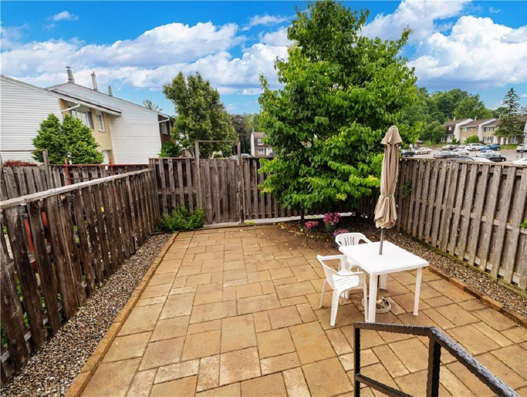 Patio — Beacon Hill Gardens, Ottawa, Toronto