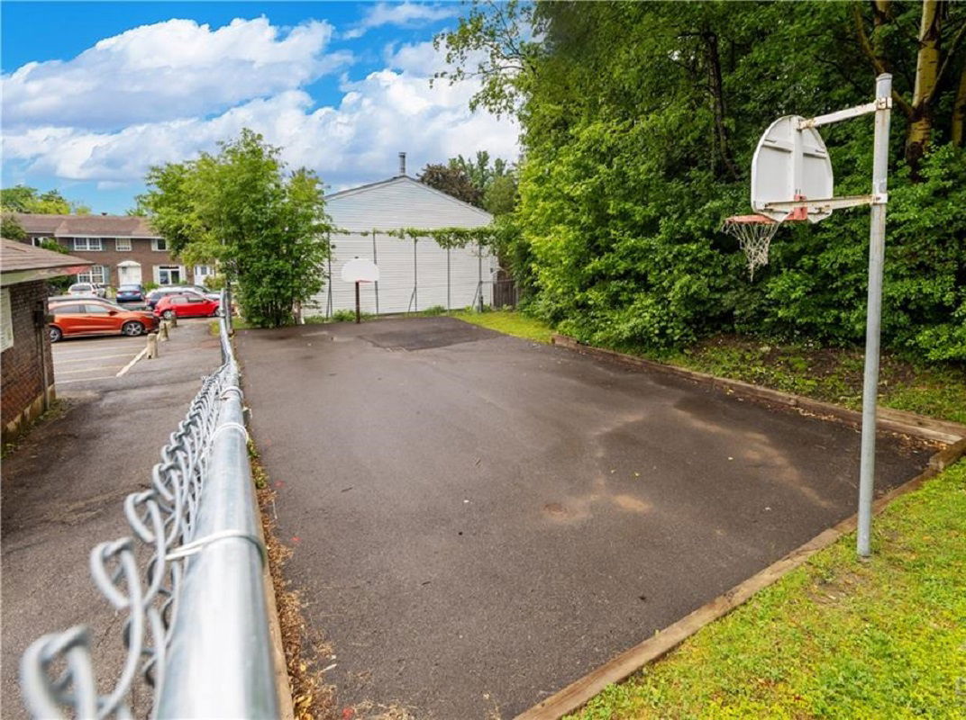 Beacon Hill Gardens, Ottawa, Toronto