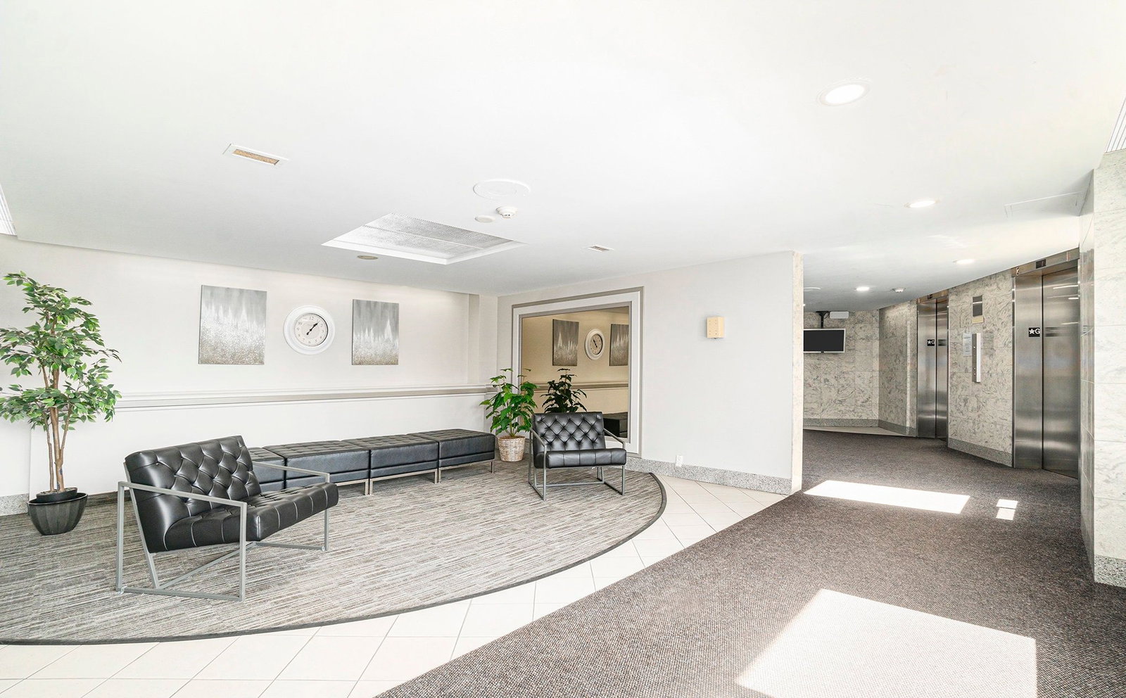 899A-915 Elmsmere Rd, Hillsview Place Condominiums, Lobby