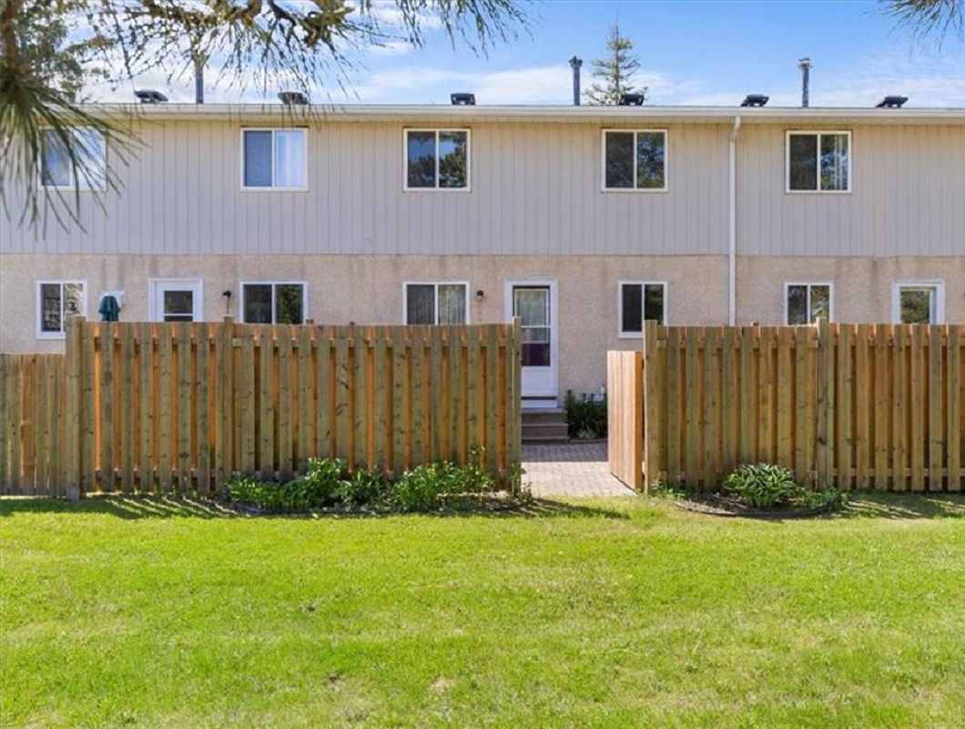 Pineview Court, Ottawa, Toronto