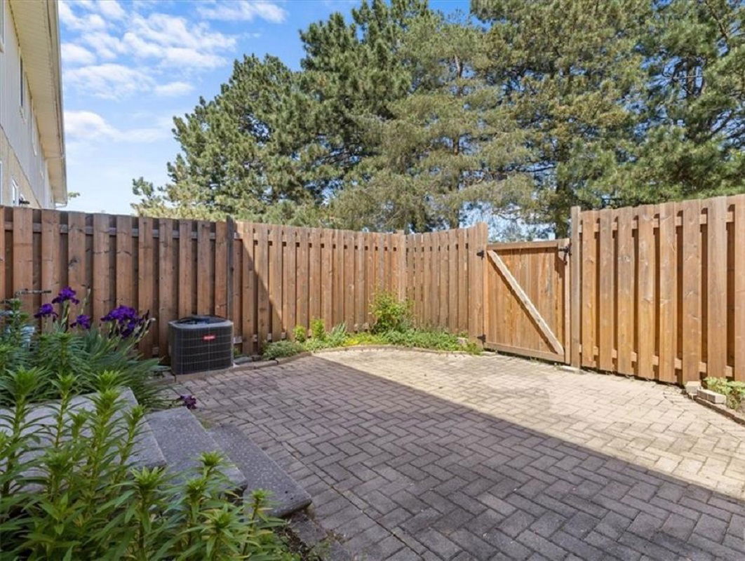 Patio — Pineview Court, Ottawa, Toronto