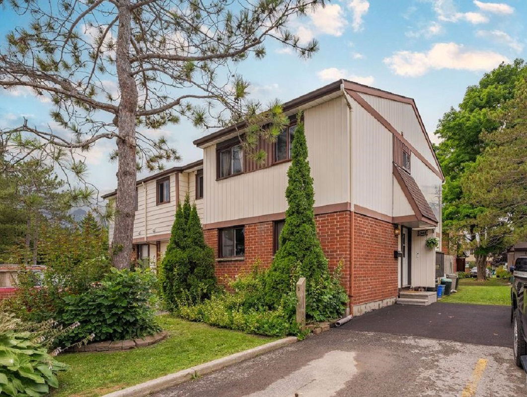 Exterior Side — Deerfield Phase II, Ottawa, Toronto