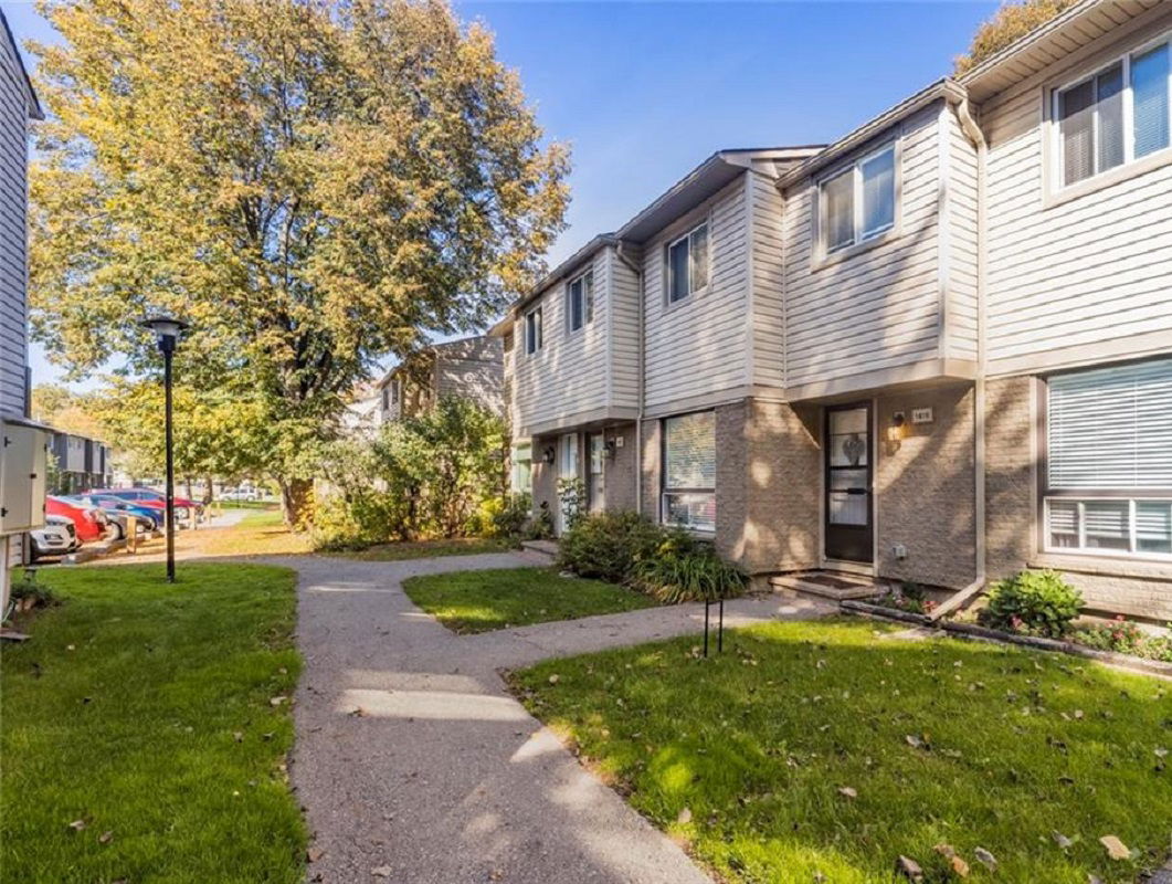 Exterior Side — Perez Crescent Townhomes, Ottawa, Toronto