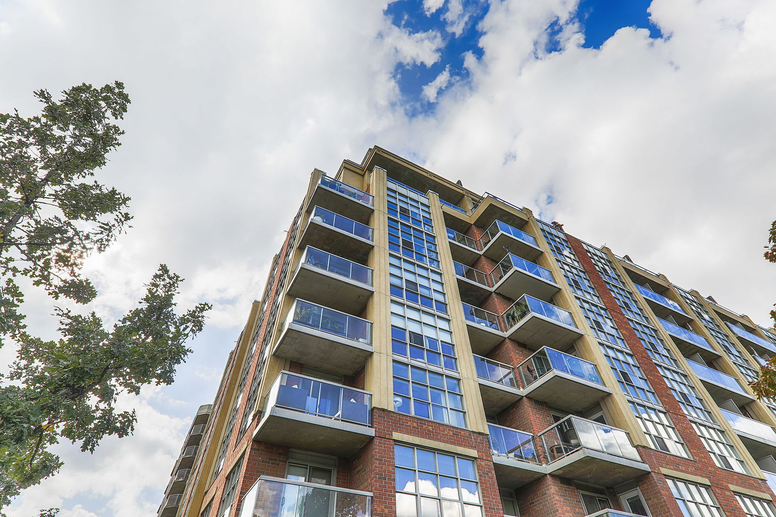 Exterior Sky — Wellington on the Park, Downtown, Toronto