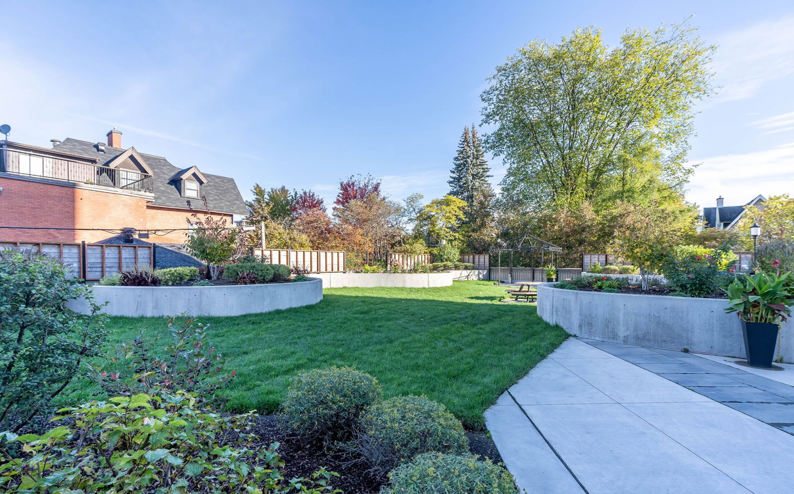 373 Laurier Avenue Condos, Ottawa, Toronto