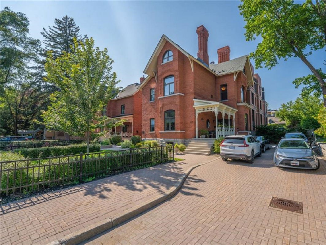 Exterior Side — Strathcona on the Park, Ottawa, Toronto