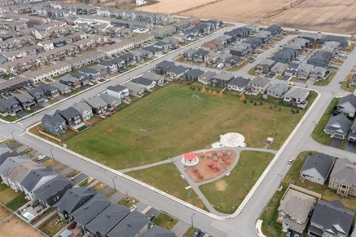 Fernbank Crossing, Ottawa, Toronto