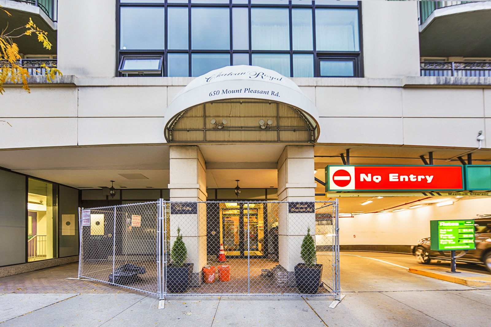 Entrance — Chateau Royal, Midtown, Toronto