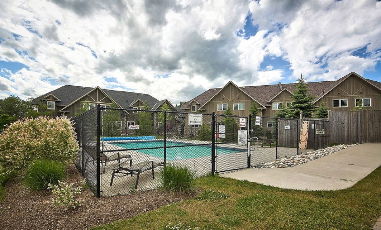 Pool — Far Hills Lodges, The Blue Mountains, Toronto