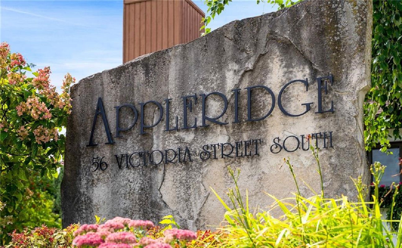 Exterior Side — Appleridge, The Blue Mountains, Toronto