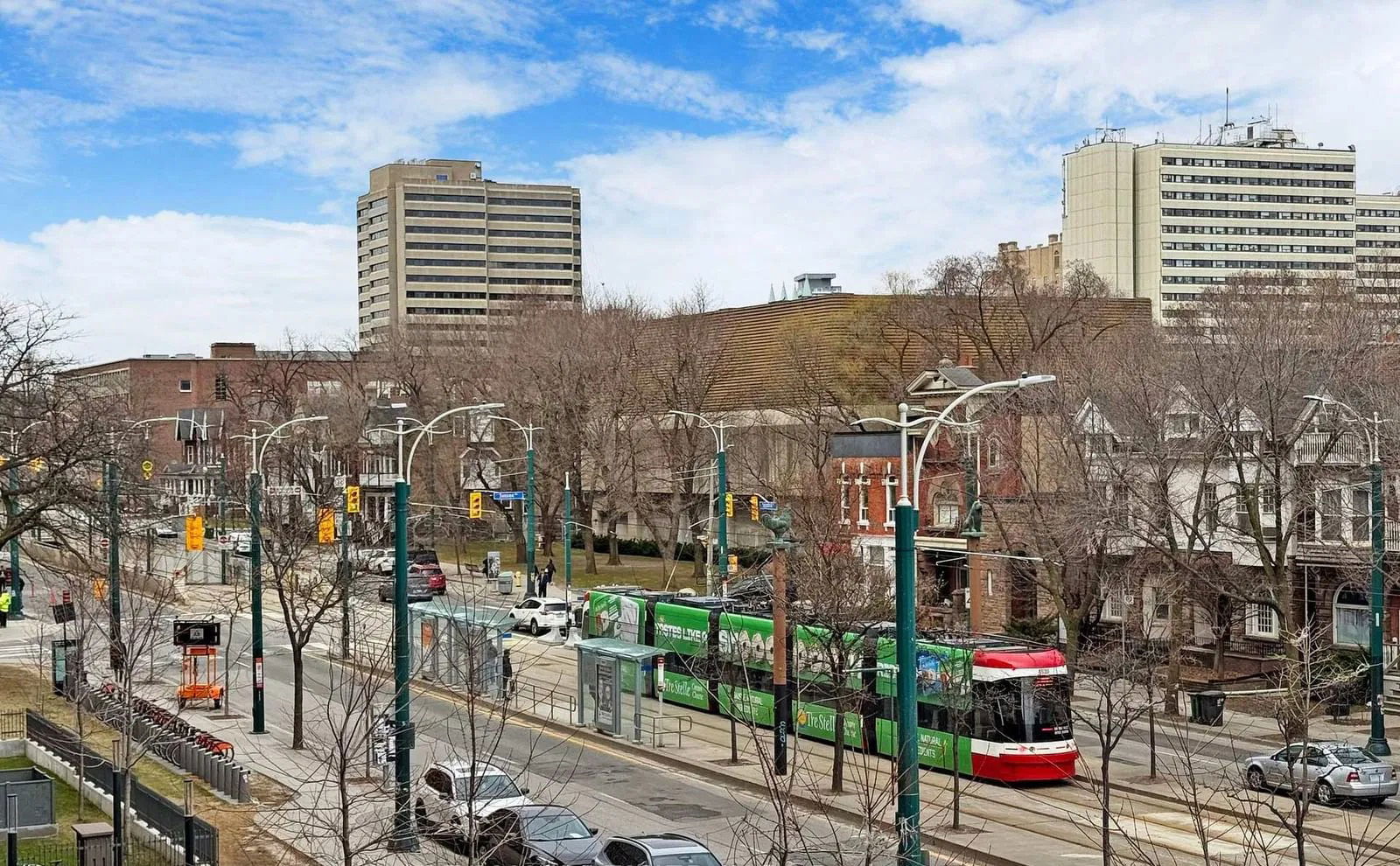 Skyline — 664 Spadina, Downtown, Toronto