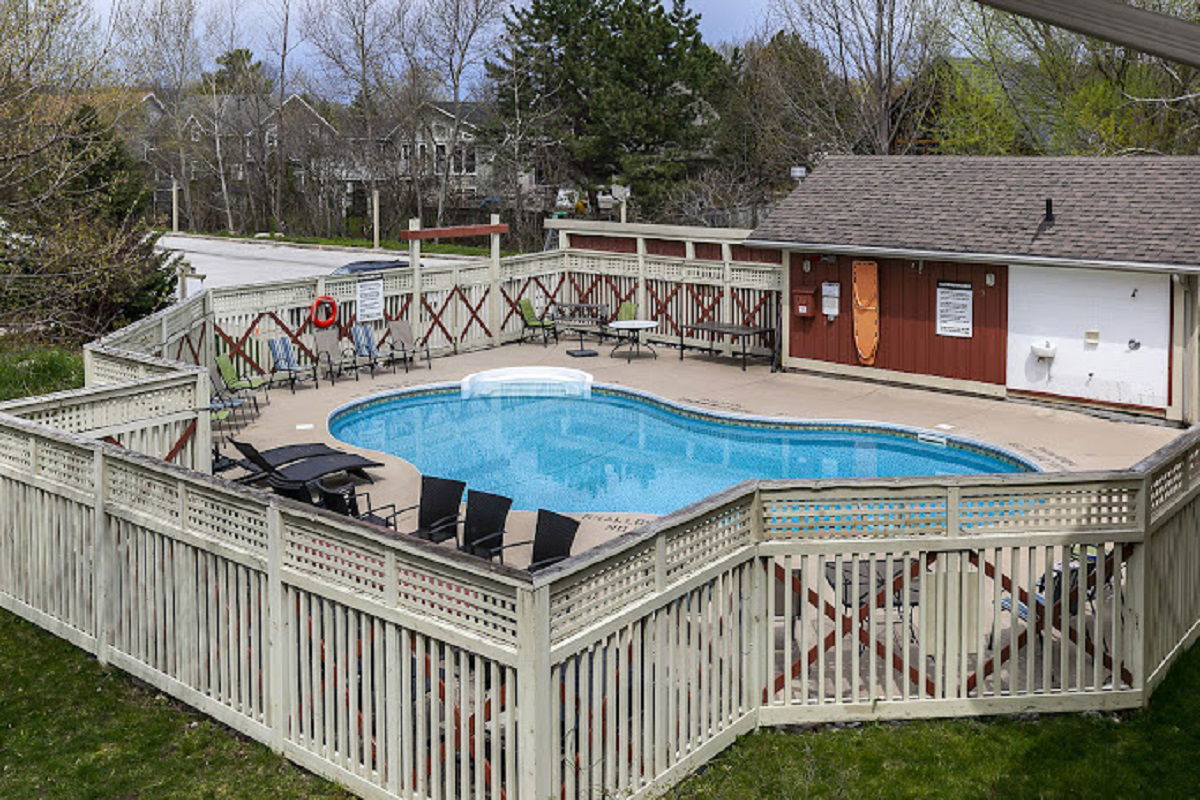 Pool — Blue View Chalets, The Blue Mountains, Toronto