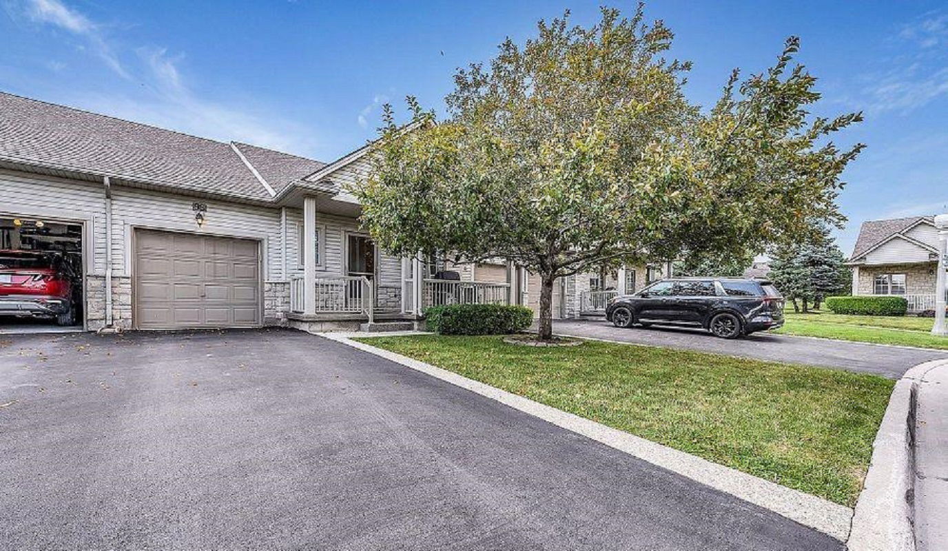 Exterior Side — Southbrook on the Green, Hamilton, Toronto