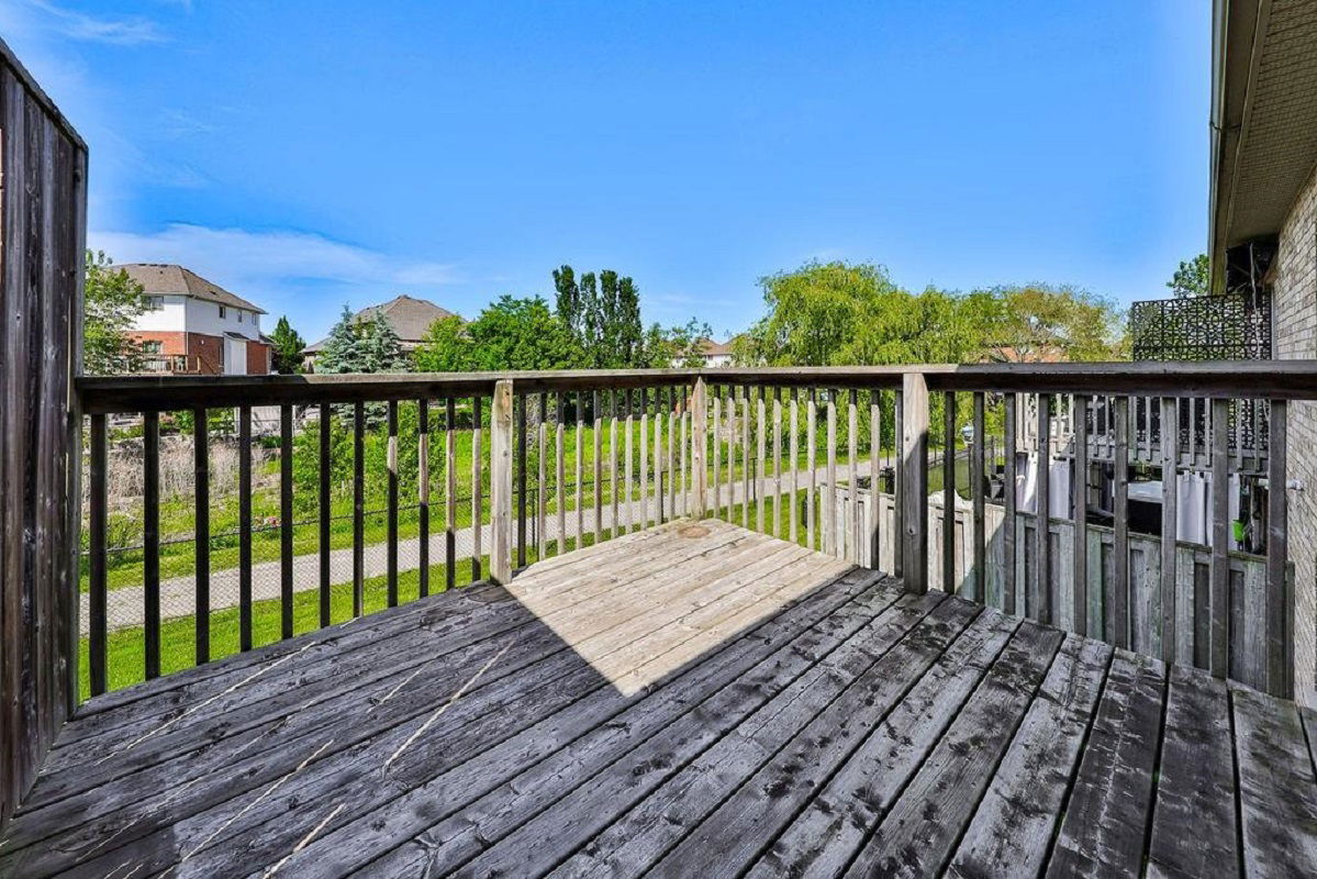 Patio — Southbrook on the Green, Hamilton, Toronto