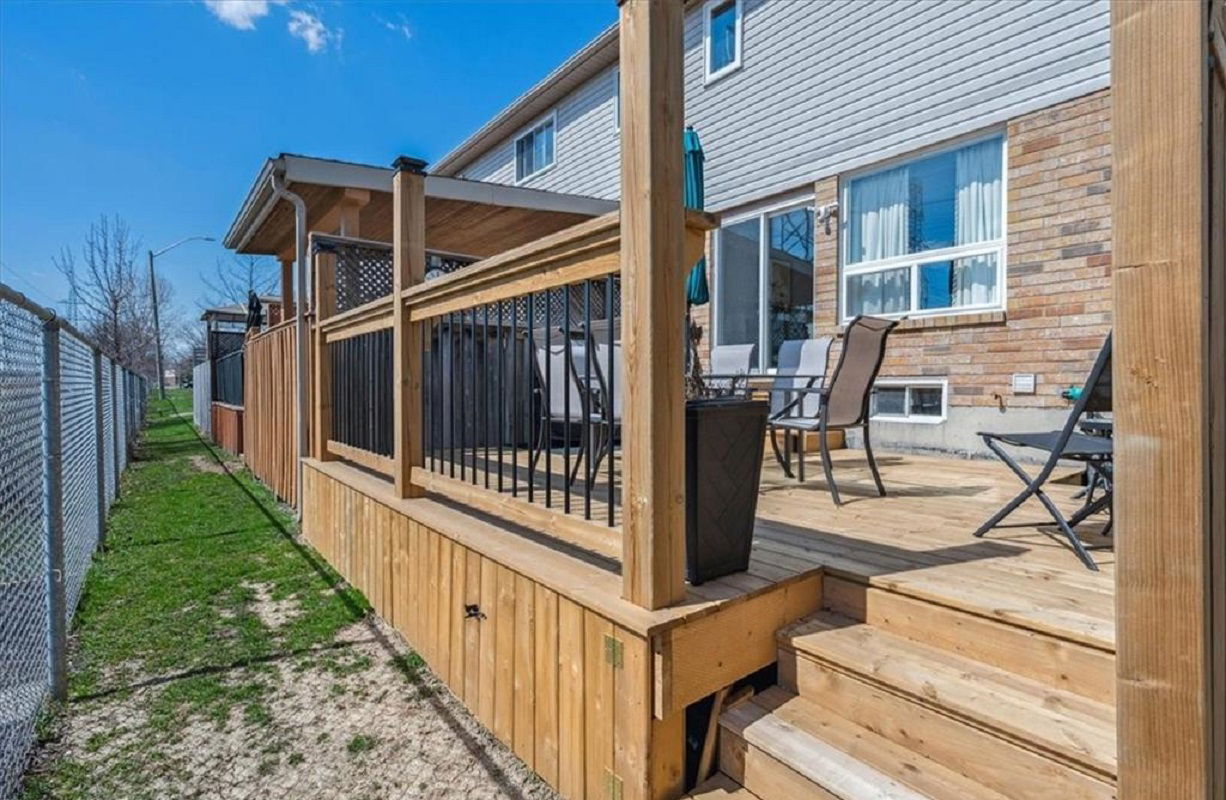 Patio — 10 Beaverbrook Avenue, Hamilton, Toronto