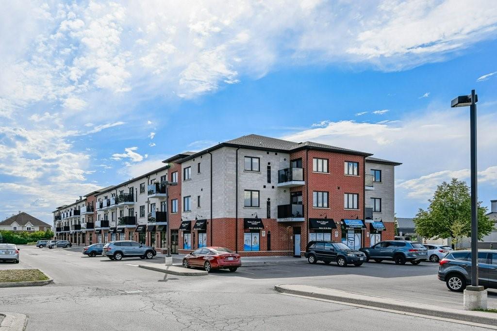 Exterior Side — 170 Rockhaven Condos, Hamilton, Toronto