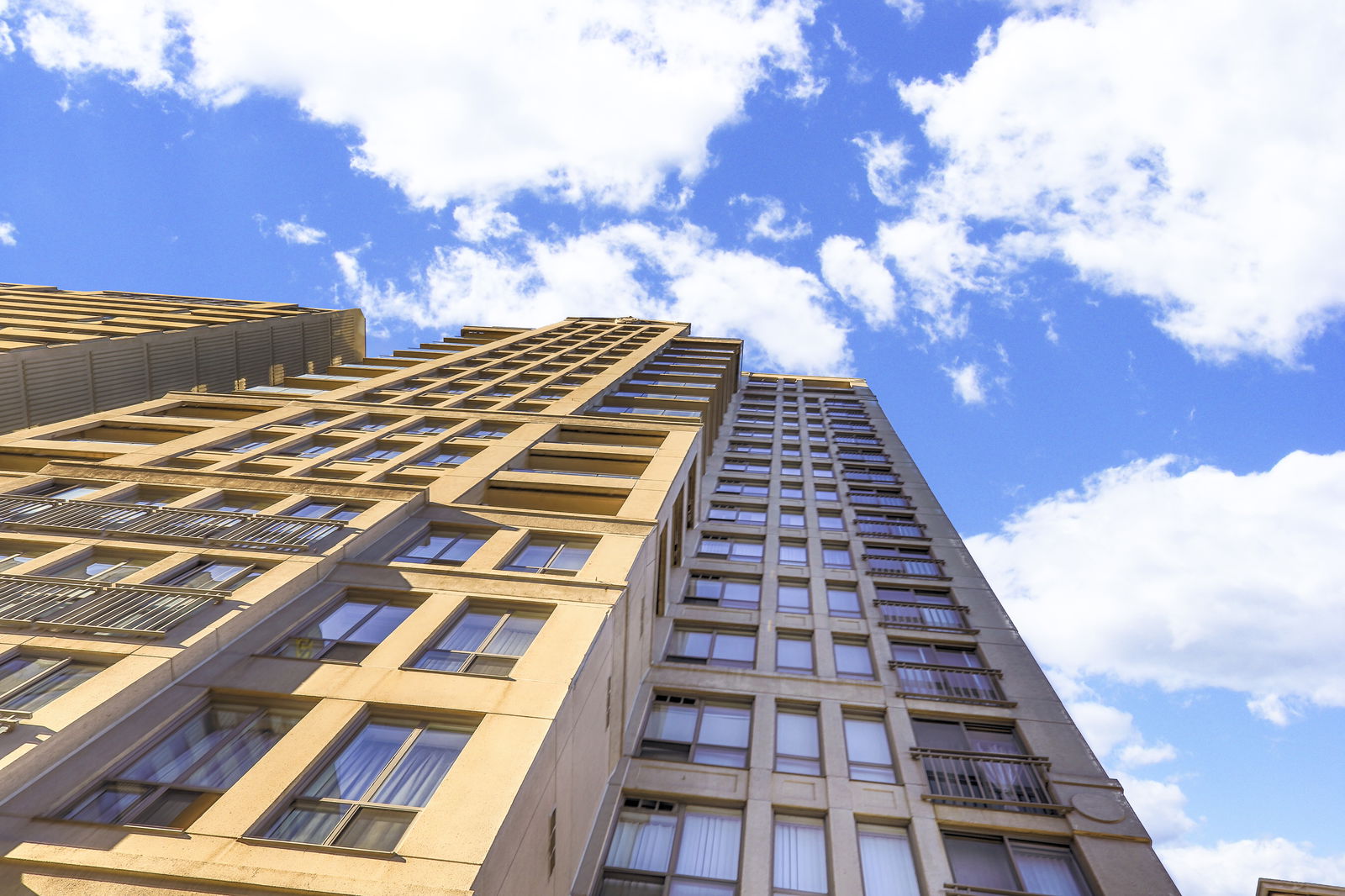 Exterior Sky — Rosedale Ravine Residences, Downtown, Toronto