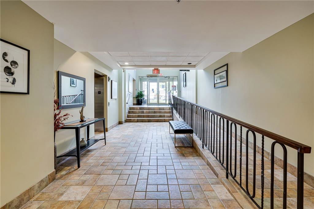 Lobby — Old Village Gate, Hamilton, Toronto