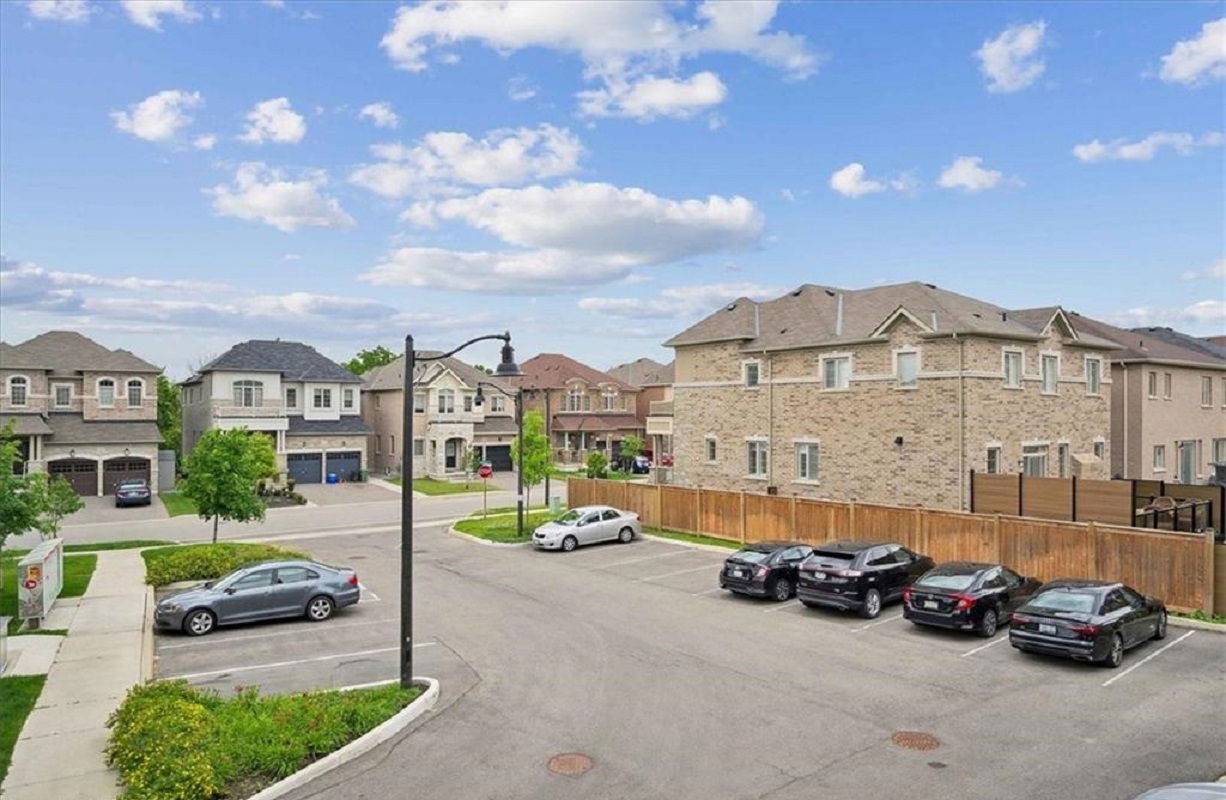 Exterior Side — Majestic Towns, Hamilton, Toronto