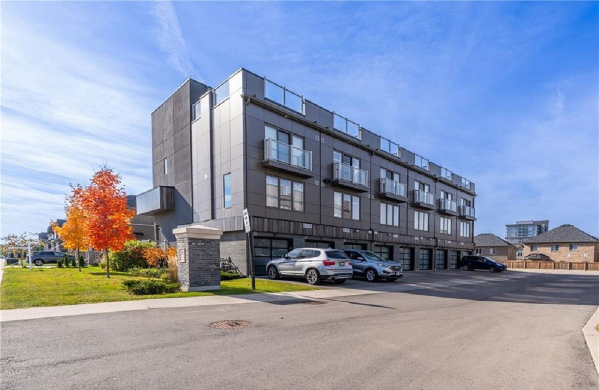 Essence Towns, Hamilton, Toronto