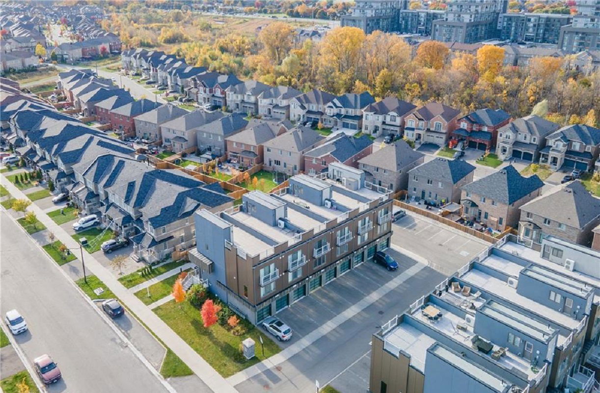 Essence Towns, Hamilton, Toronto