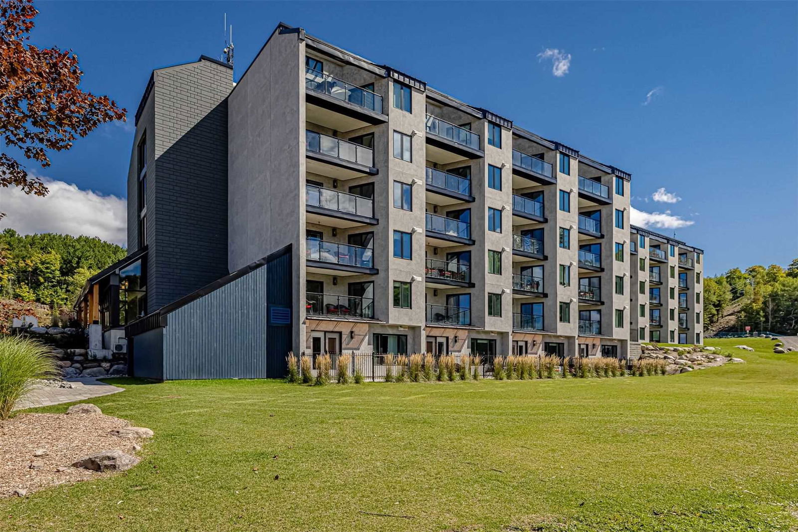 Exterior Side — Slopeside Condos, Oro-Medonte, Toronto