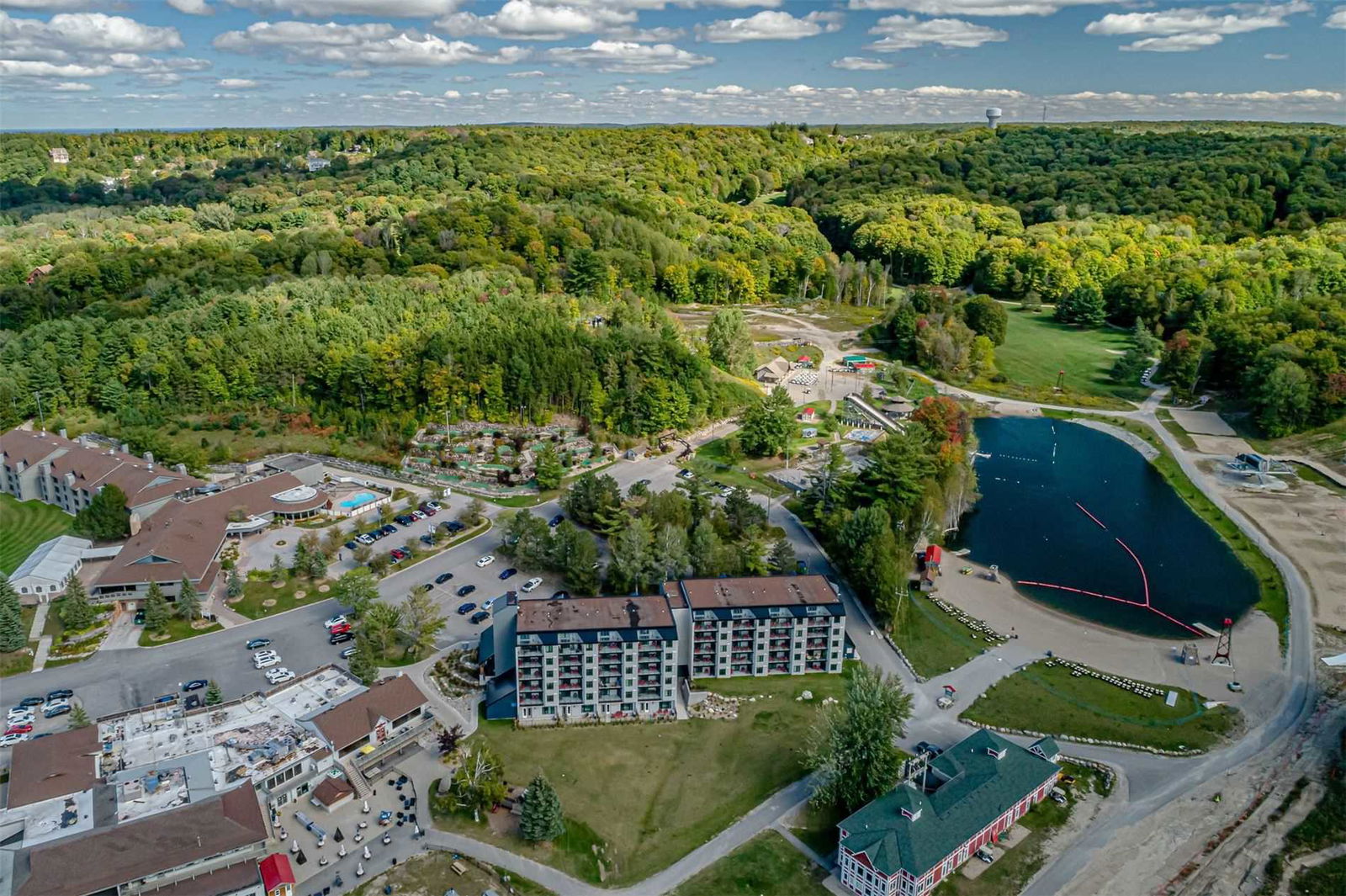 Skyline — Slopeside Condos, Oro-Medonte, Toronto