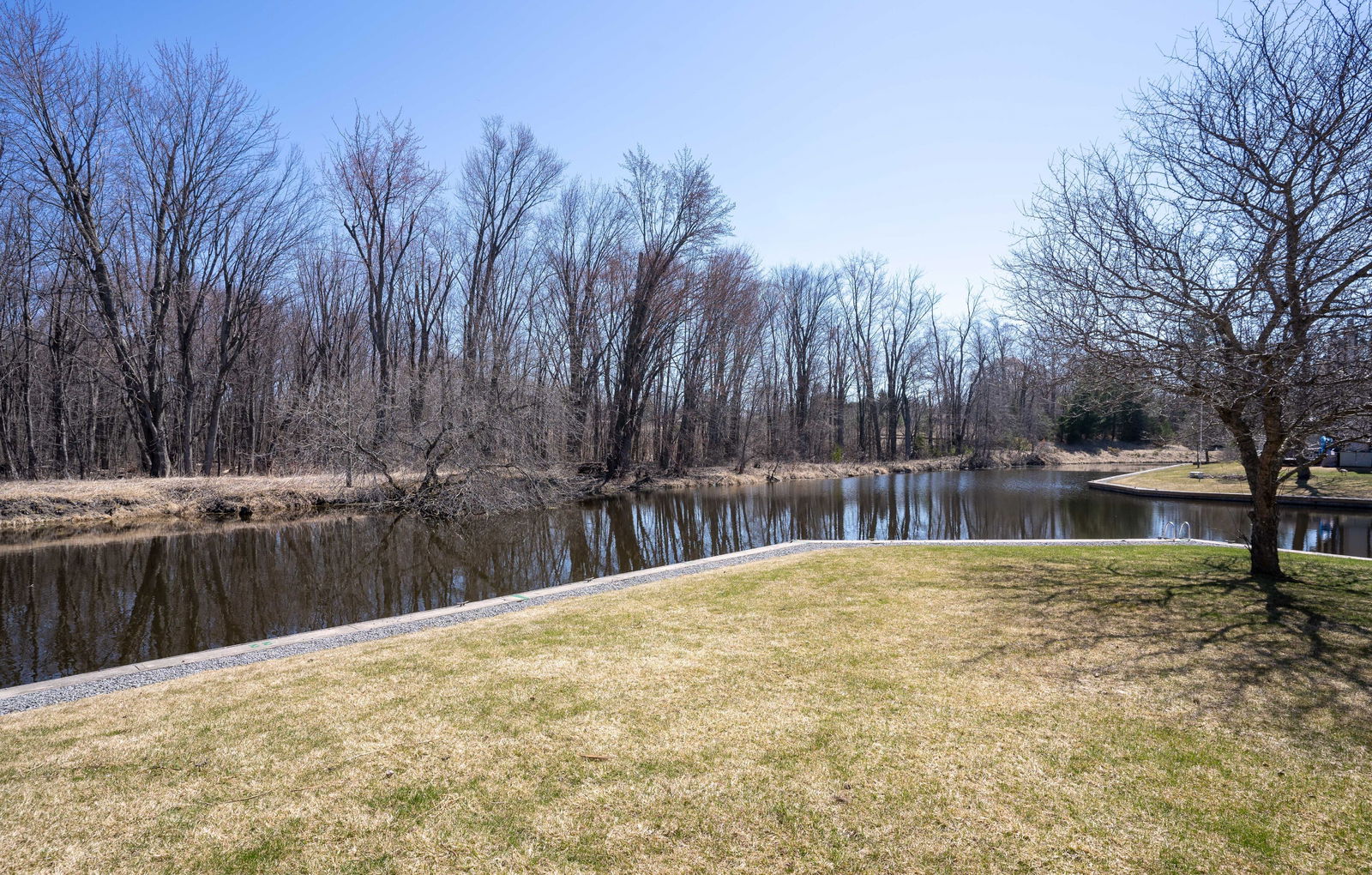 21 Laguna Condos, Ramara, Toronto