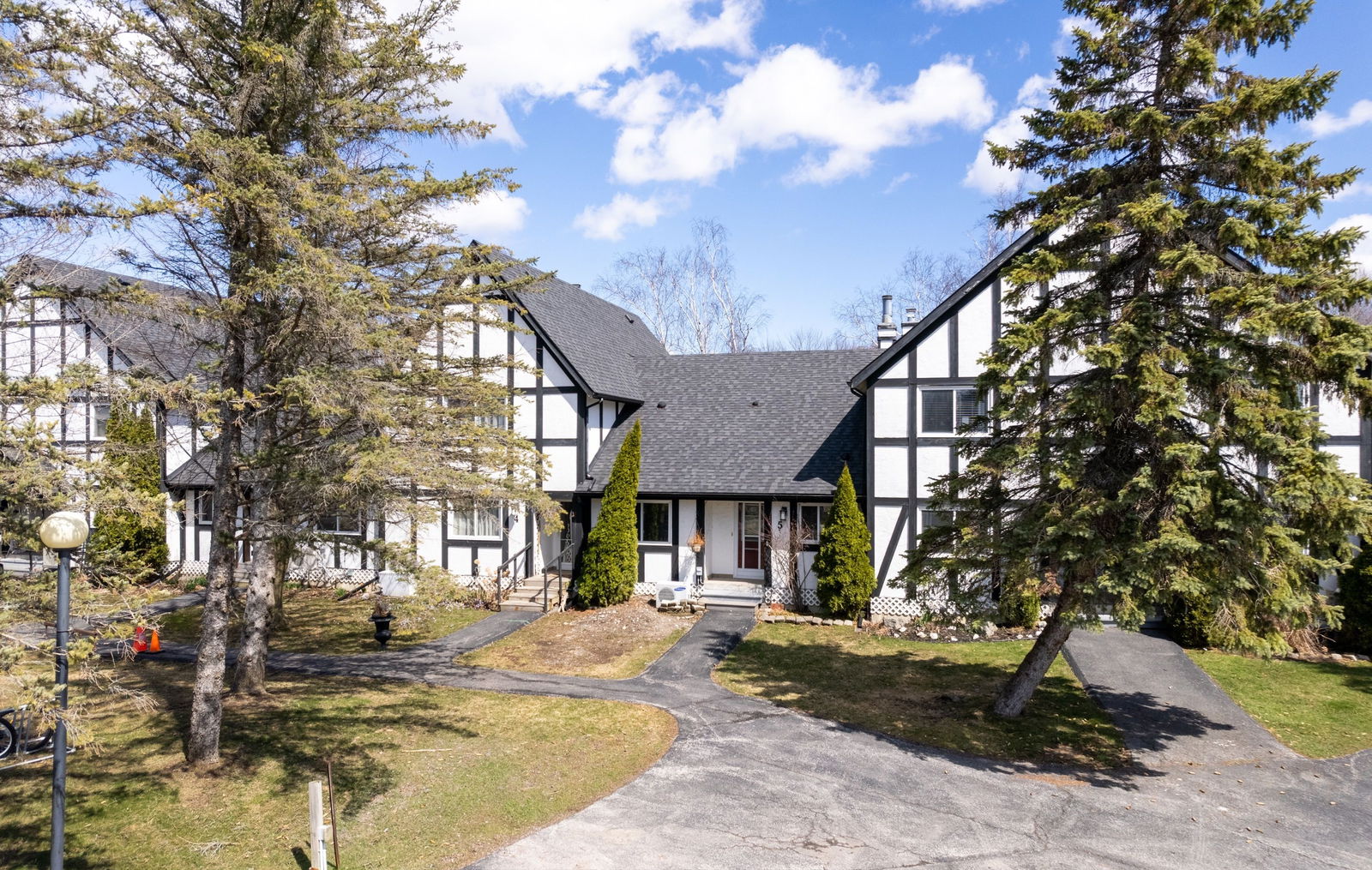 41 Laguna Condos, Ramara, Toronto