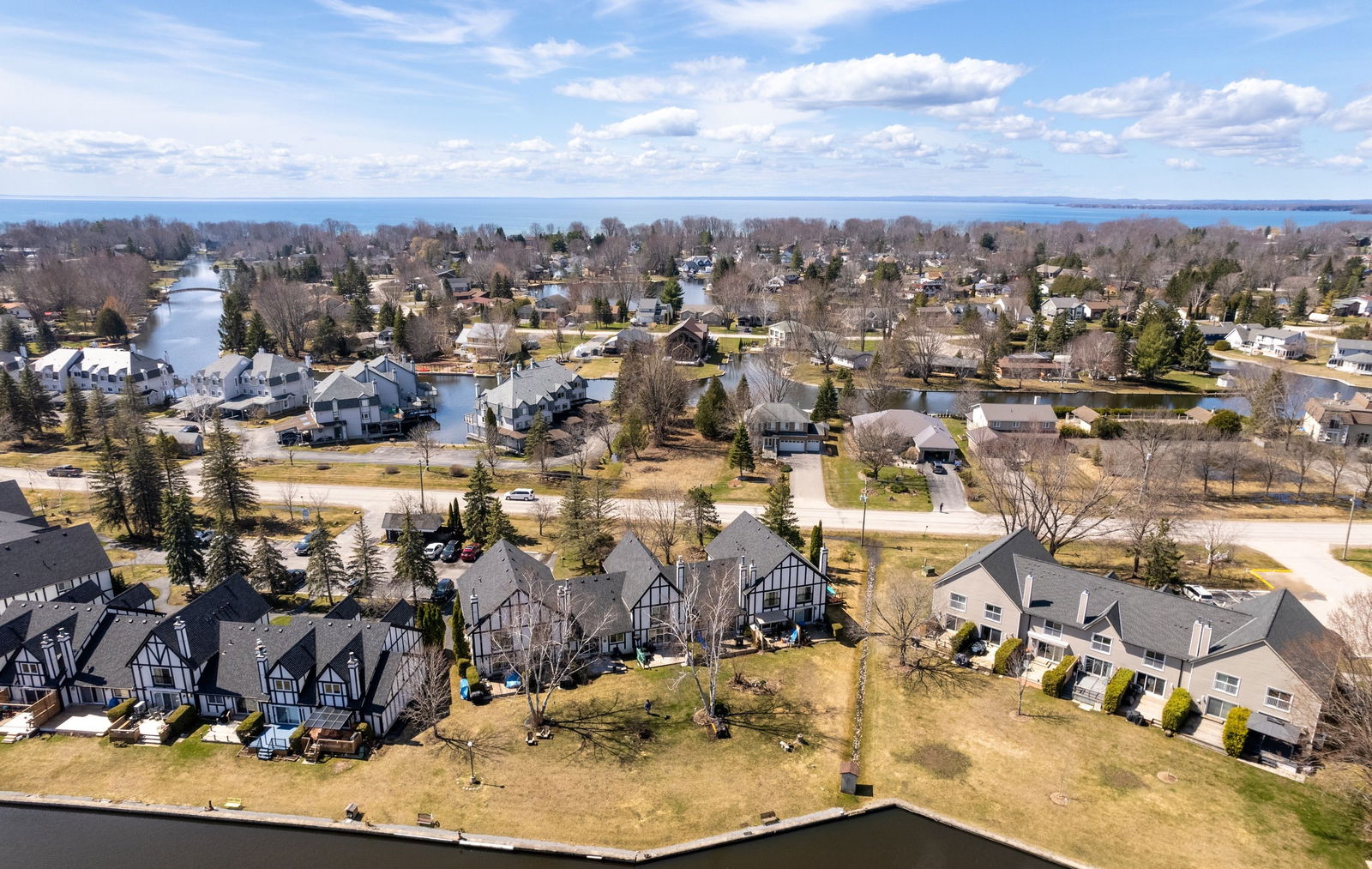 41 Laguna Condos, Ramara, Toronto