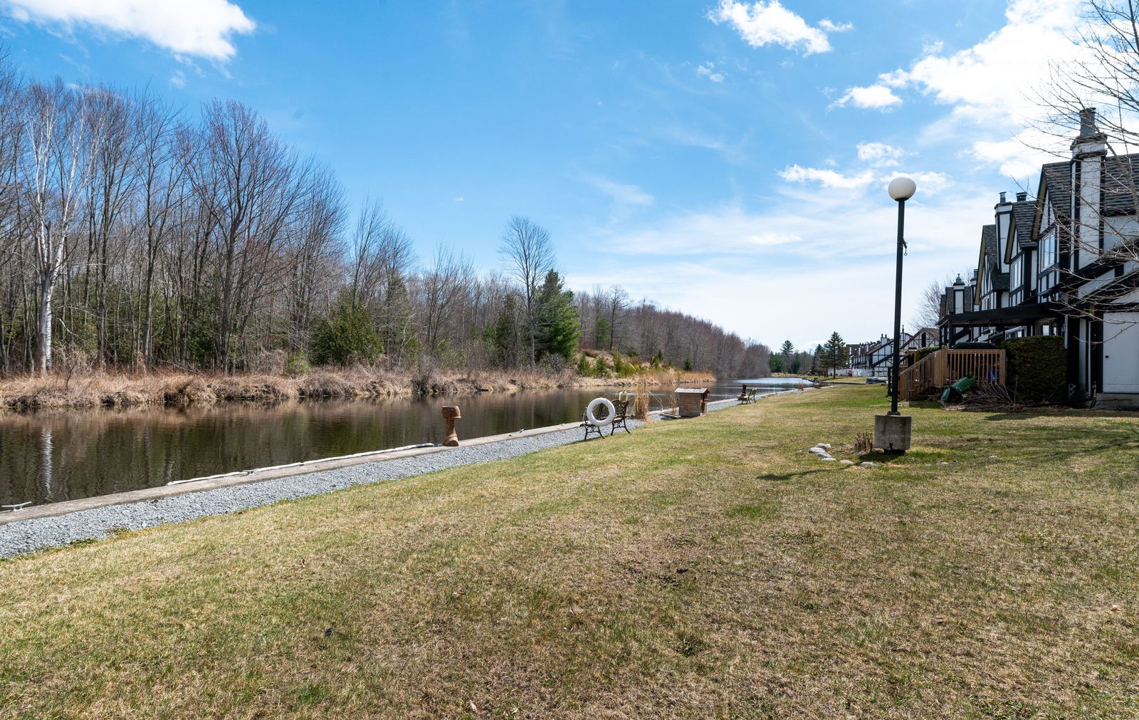 41 Laguna Condos, Ramara, Toronto