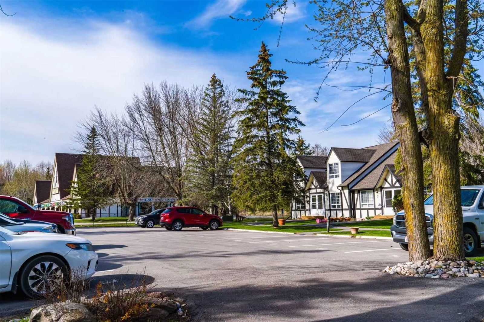 Laguna Shores Mews, Ramara, Toronto