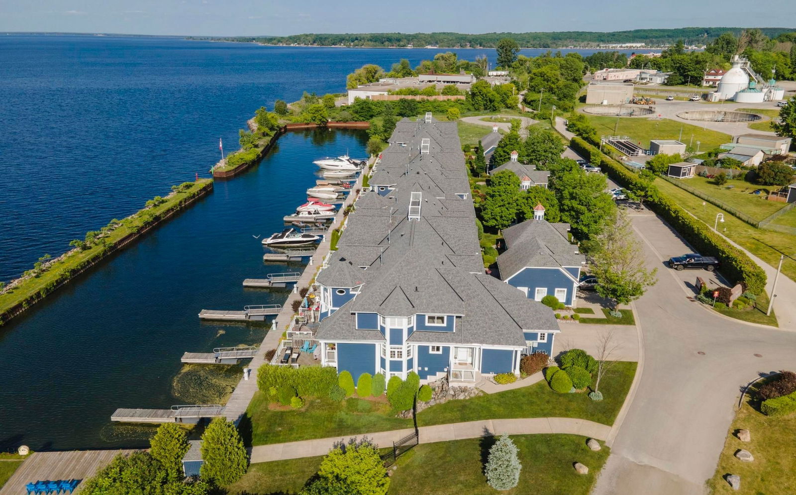 Mundy's Harbour Condominiums, Midland, Toronto