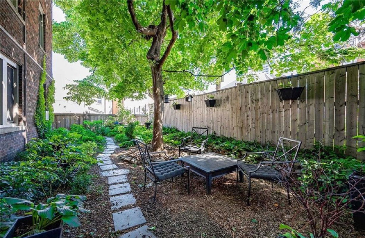 The Chantilly, Hamilton, Toronto