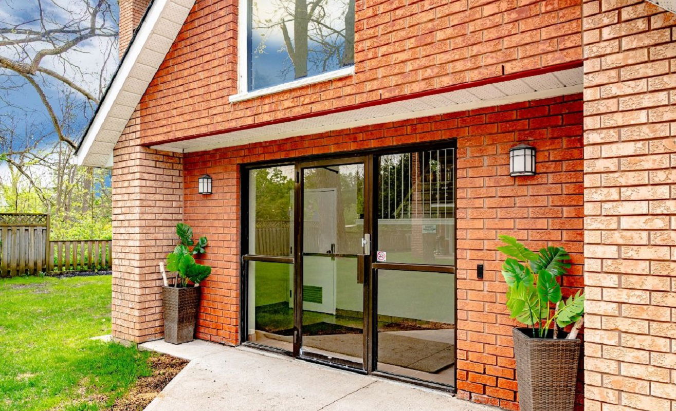 Entrance — Walnut Grove, Barrie, Toronto