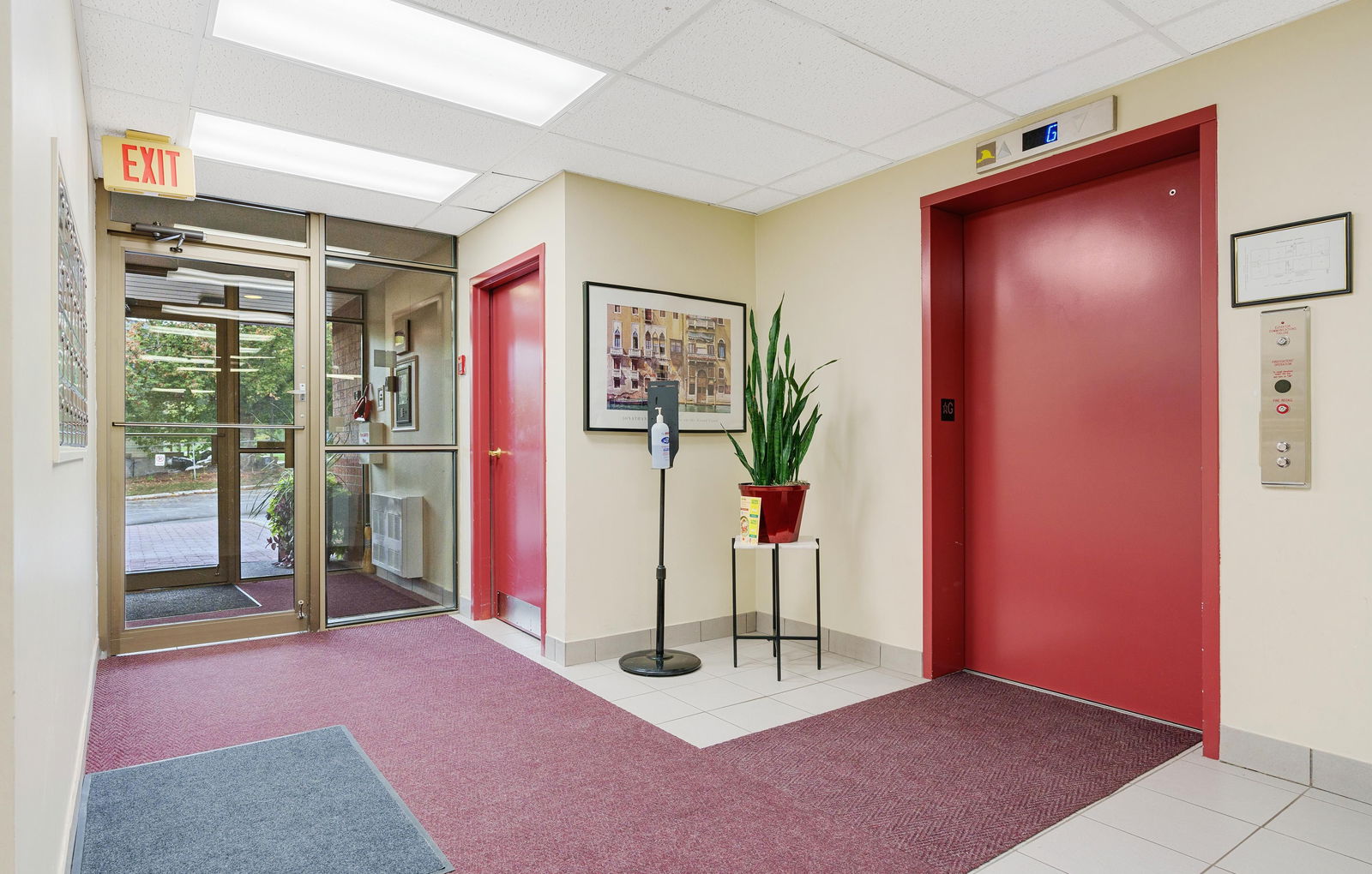 Lobby — South Winds Terrace, Oro-Medonte, Toronto