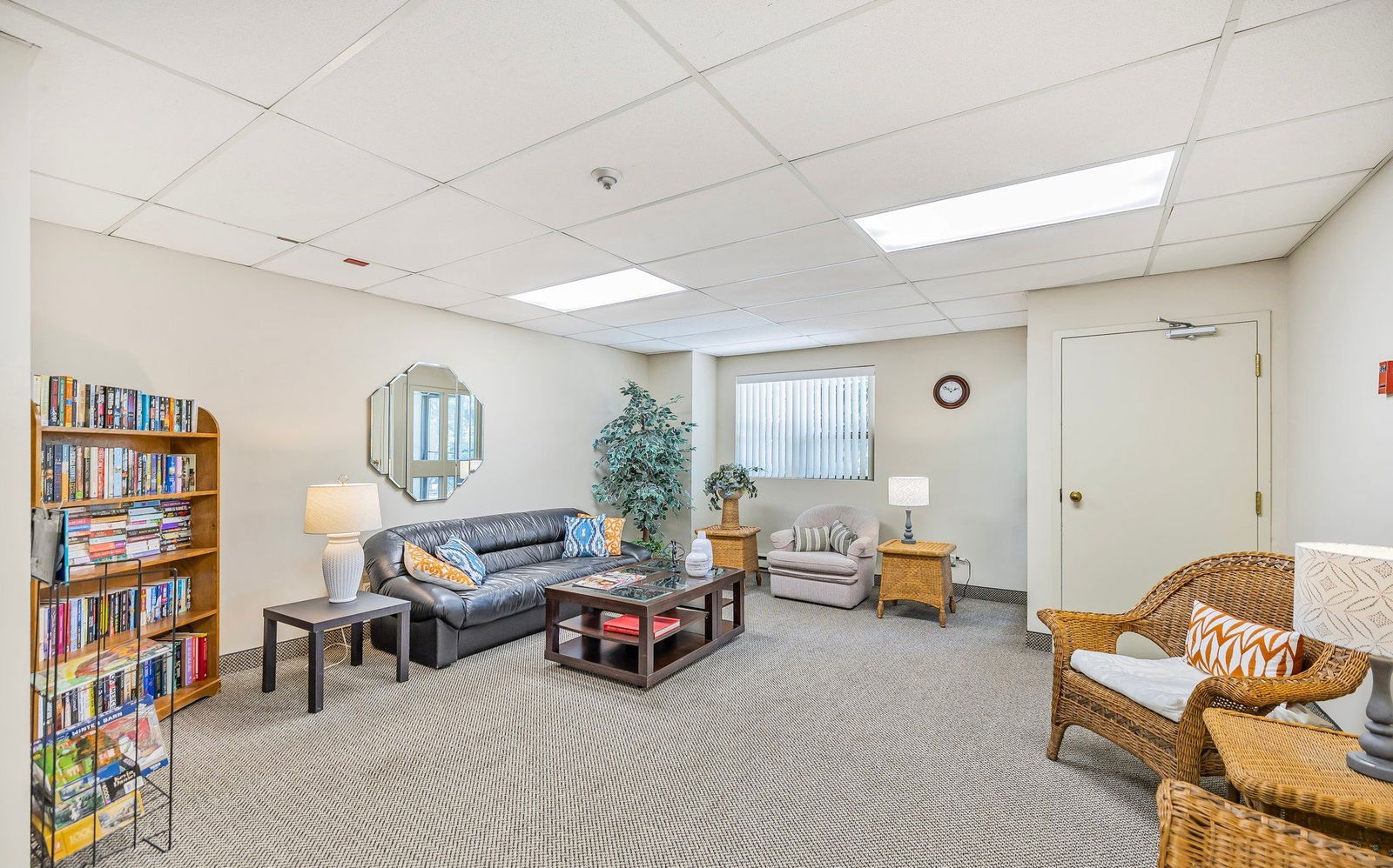 Lounge — South Winds Terrace, Oro-Medonte, Toronto