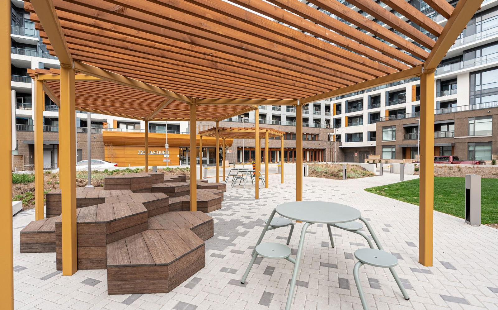 Patio — Beverley at the Thornhill, Vaughan, Toronto