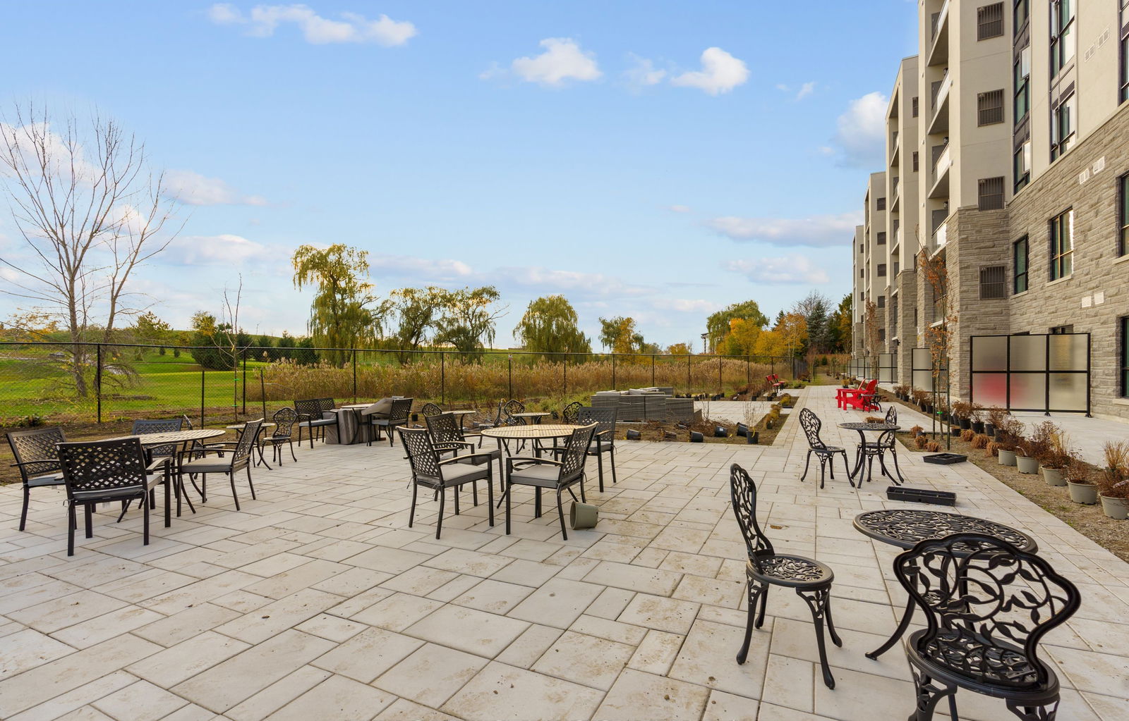 Patio — Montbello, St. Catharines, Toronto