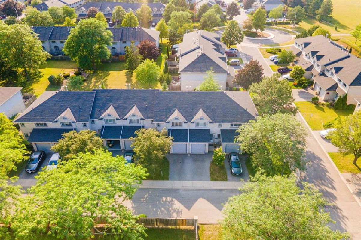 2 Royalwood Court, Hamilton, Toronto