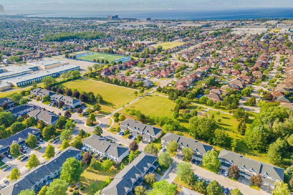 2 Royalwood Court, Hamilton, Toronto