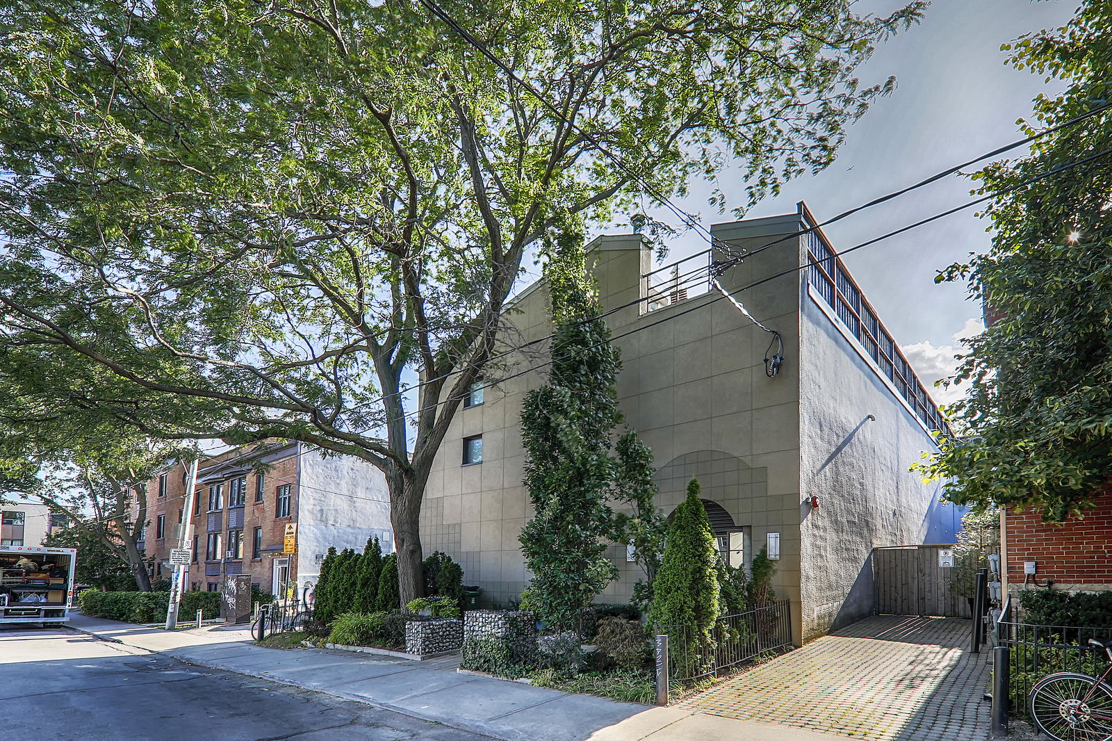 Exterior — Bartlett Loft Towns, West End, Toronto